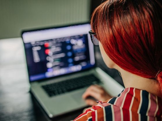 Portfolio agencji programistycznej – jakie projekty warto prezentować, by zdobyć zaufanie klientów?