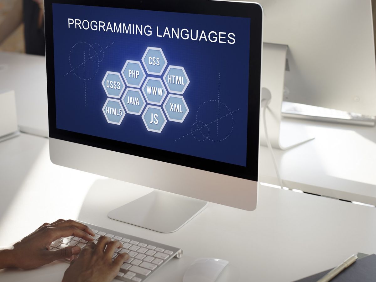 Porównanie najpopularniejszych języków programowania w 2026 roku – kto króluje w świecie kodu?